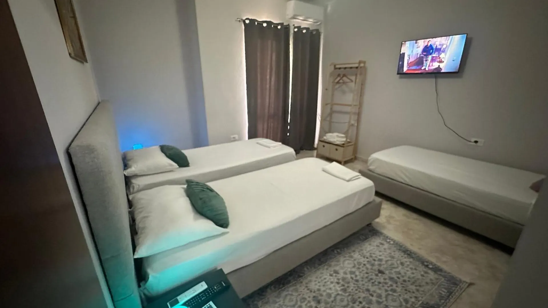 Nunu'S Place At Top Location Blloku Tirana
